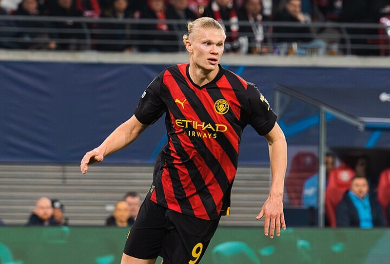 erling haaland playing for man city