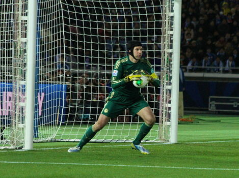 petr cech with the ball in goal