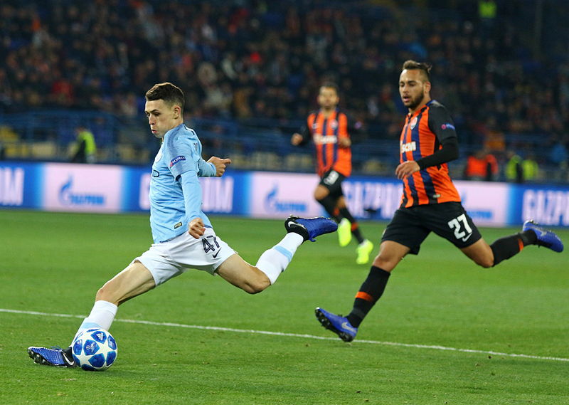 phil foden lines up to shoot for man city