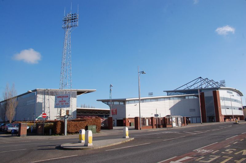 wrexham racecourse ground